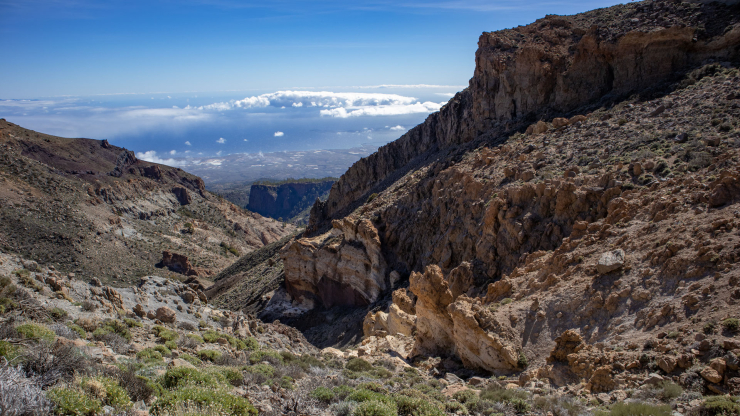 Blick von der Degollada de Guajara über die Schlucht Barranco del Río zur Küste